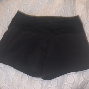 size 0 black lululemon speed up shorts 4in inseem